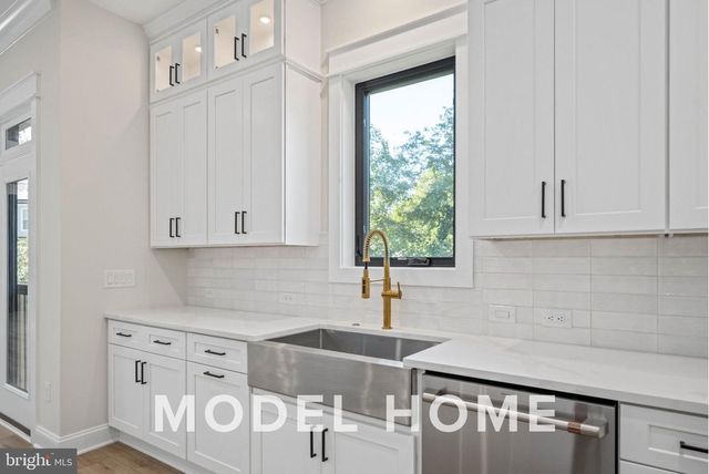 1901 WARE RD, Falls Church, VA 22043