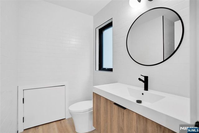 7 Adelaide, Edgewater, NJ 07020