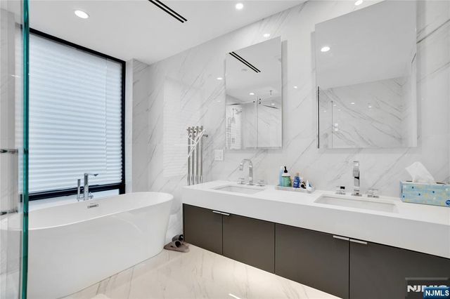 7 Adelaide, Edgewater, NJ 07020