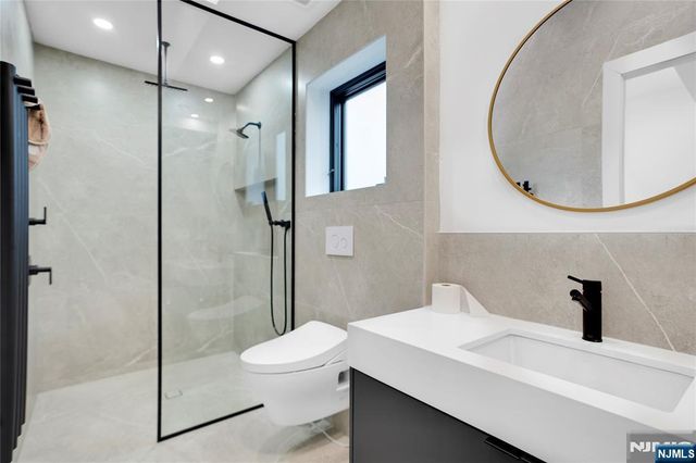 7 Adelaide, Edgewater, NJ 07020
