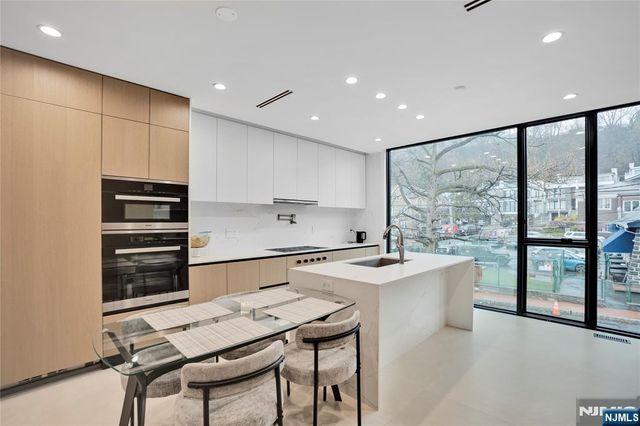 7 Adelaide, Edgewater, NJ 07020