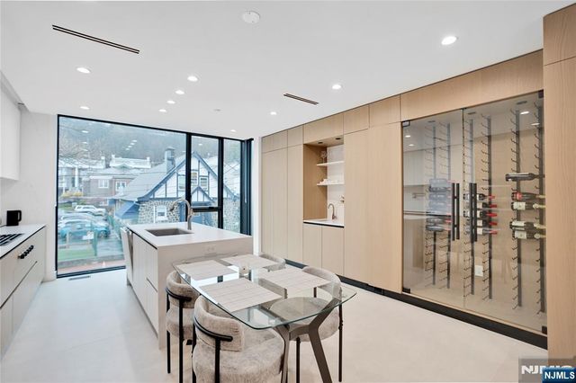 7 Adelaide, Edgewater, NJ 07020