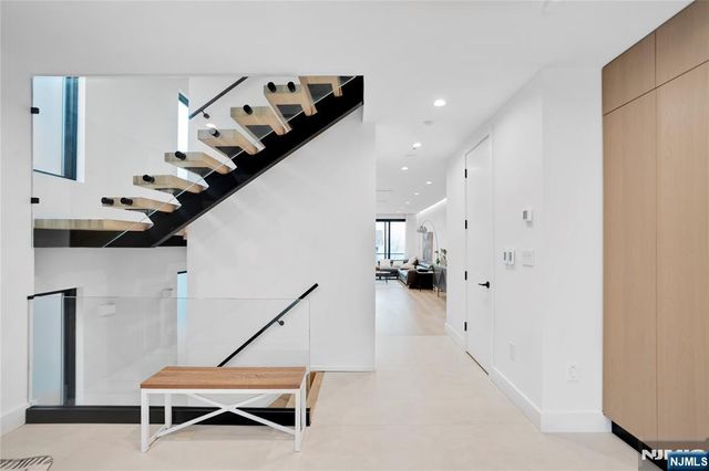 7 Adelaide, Edgewater, NJ 07020