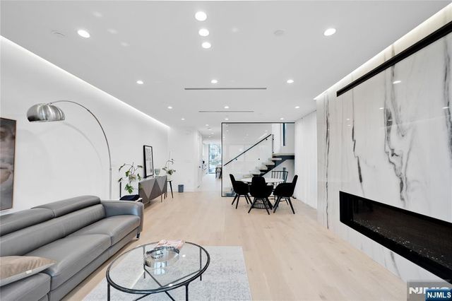 7 Adelaide, Edgewater, NJ 07020