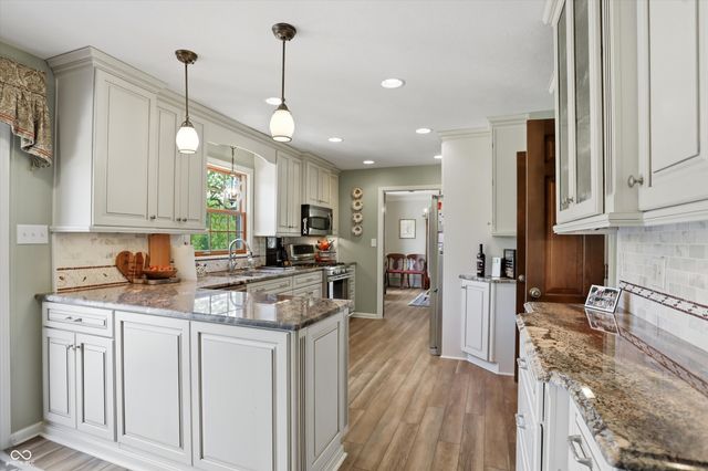 3647 Woodland Streams Drive, Greenwood, IN 46143