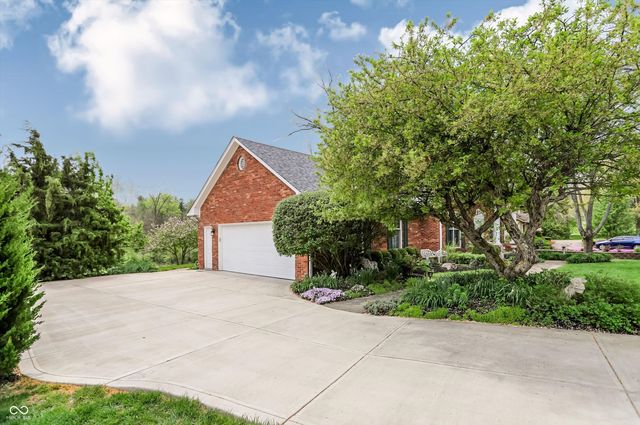 3647 Woodland Streams Drive, Greenwood, IN 46143