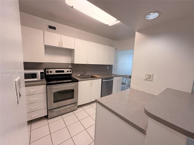 100 Lincoln Rd 1025, Miami Beach, FL 33139