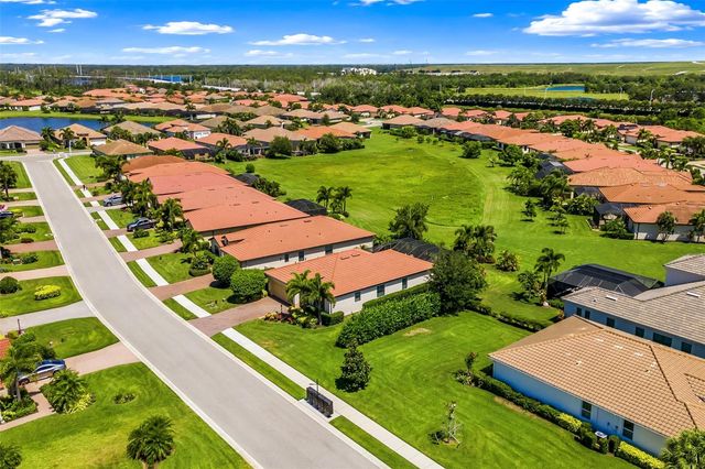 10233 LOCH LOMOND DRIVE, Bradenton, FL 34211