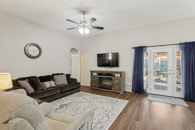 308 Candlestick Trail, Saginaw, TX 76179