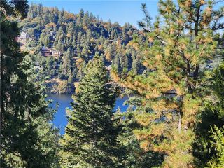 800 Arbula Drive, Crestline, CA 92325