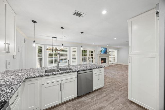 4 River Birch Lane, The Woodlands, TX 77380