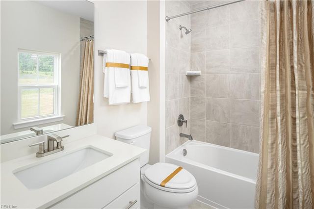 216 Leif ST, Moyock, NC 27958