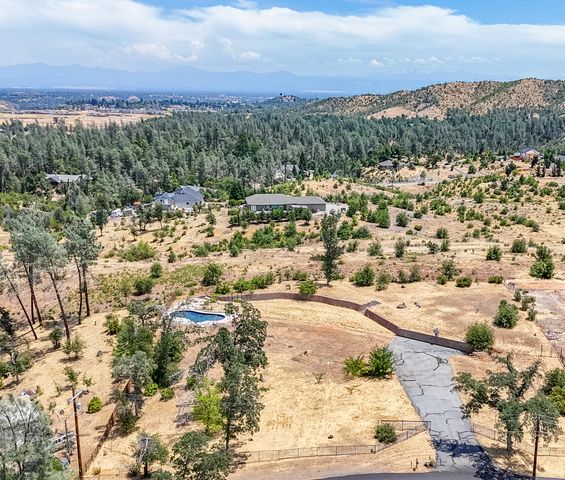 10123 Victoria Drive, Redding, CA 96001