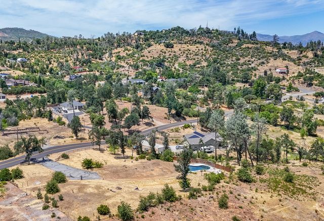 10123 Victoria Drive, Redding, CA 96001