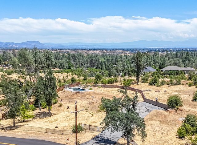 10123 Victoria Drive, Redding, CA 96001