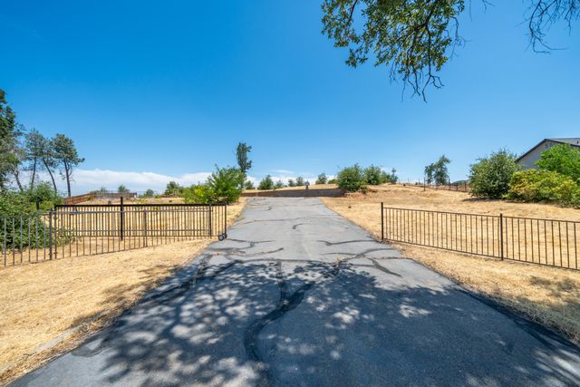 10123 Victoria Drive, Redding, CA 96001