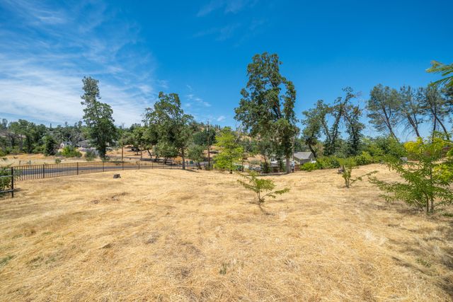 10123 Victoria Drive, Redding, CA 96001