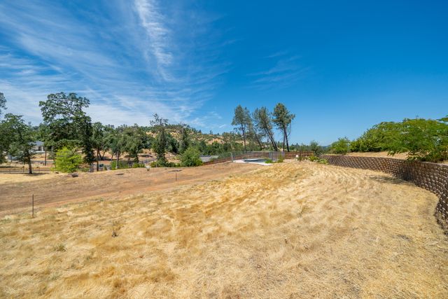 10123 Victoria Drive, Redding, CA 96001