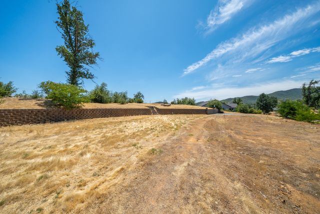 10123 Victoria Drive, Redding, CA 96001