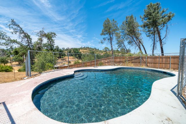 10123 Victoria Drive, Redding, CA 96001