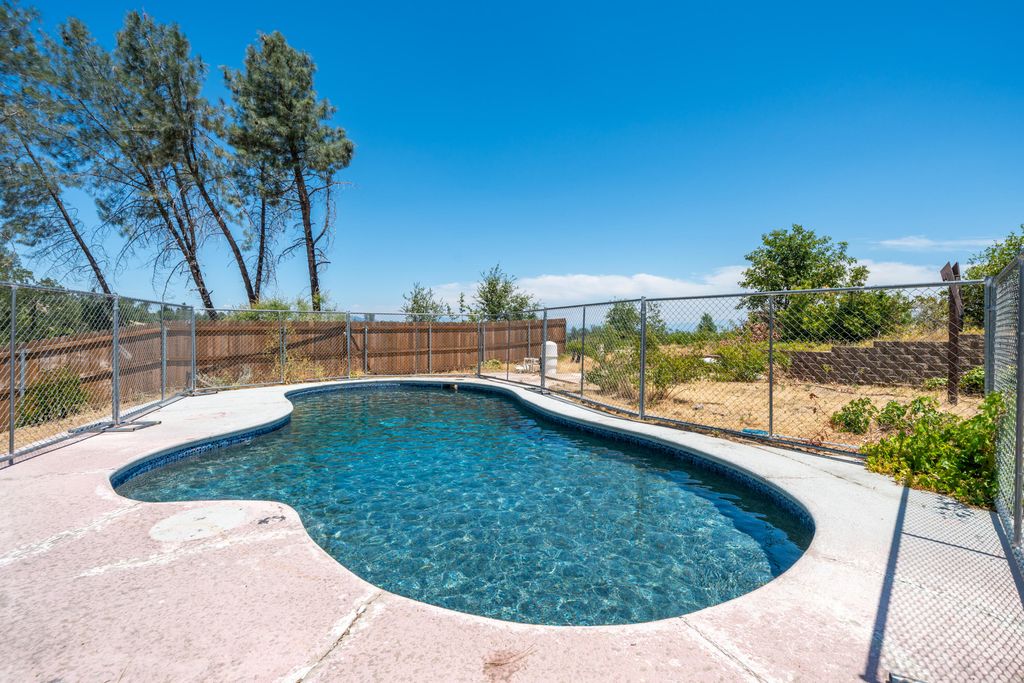 10123 Victoria Drive, Redding, CA 96001