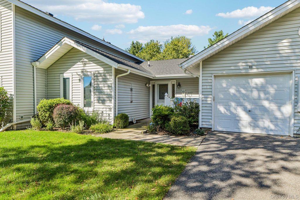 111 Fairfield Drive 111, Saint James, NY 11780 — photo 4