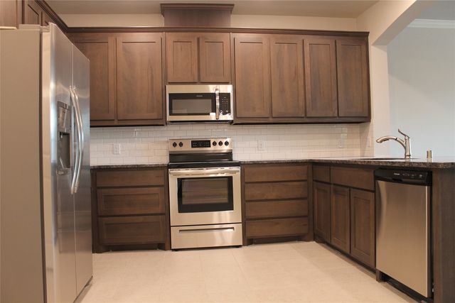 825 Ben Lane, Lewisville, TX 75056