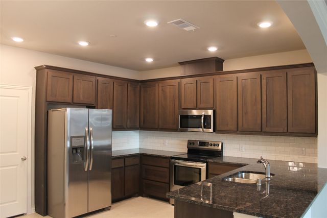 825 Ben Lane, Lewisville, TX 75056