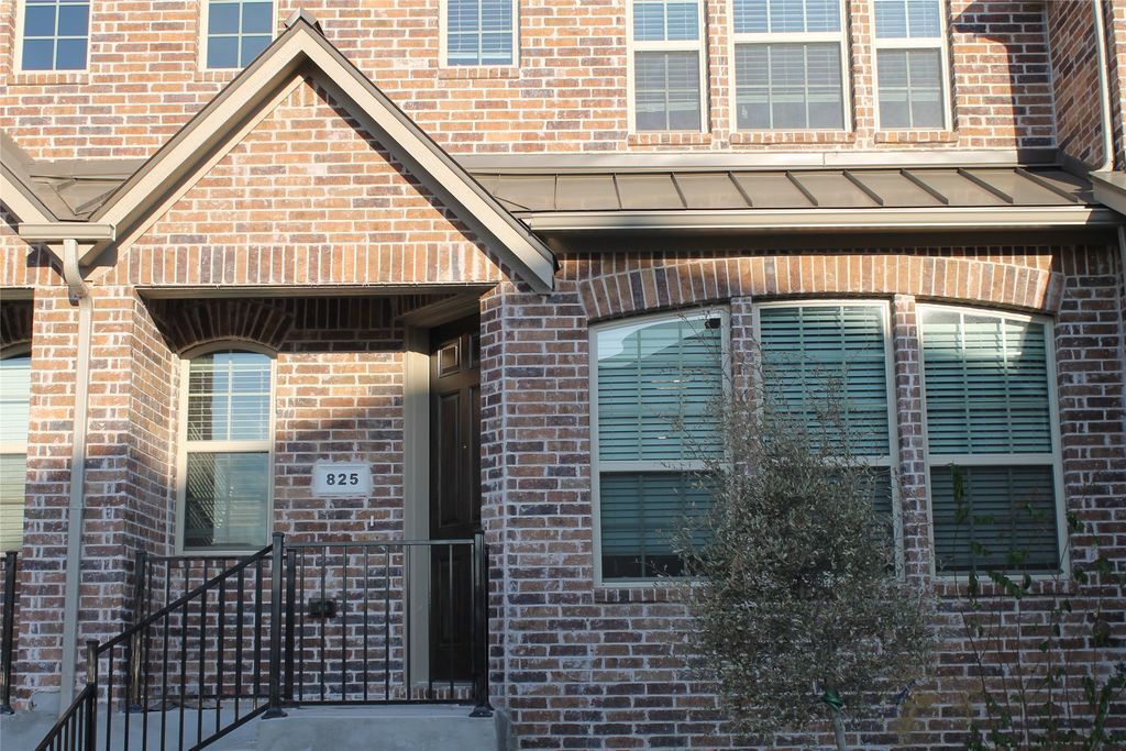 825 Ben Lane, Lewisville, TX 75056