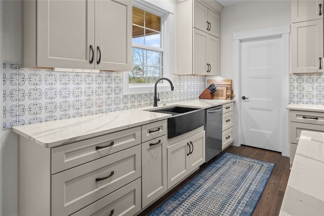 113 South Oak Pointe Drive, Seneca, SC 29672