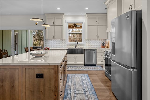 113 South Oak Pointe Drive, Seneca, SC 29672