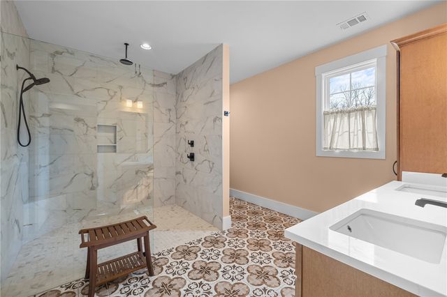 113 South Oak Pointe Drive, Seneca, SC 29672