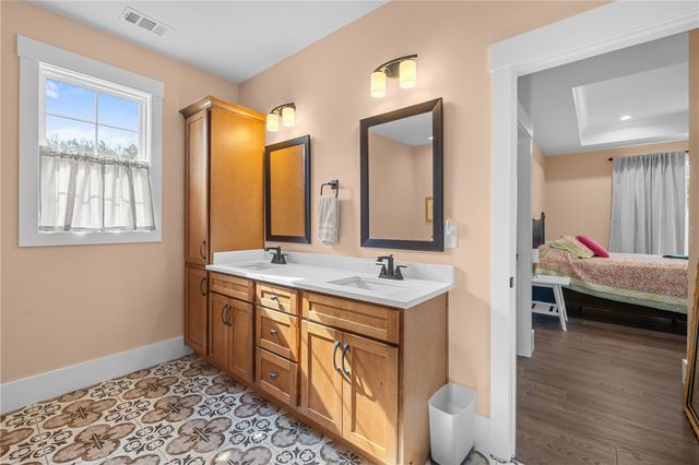 113 South Oak Pointe Drive, Seneca, SC 29672