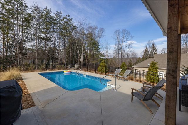 113 South Oak Pointe Drive, Seneca, SC 29672