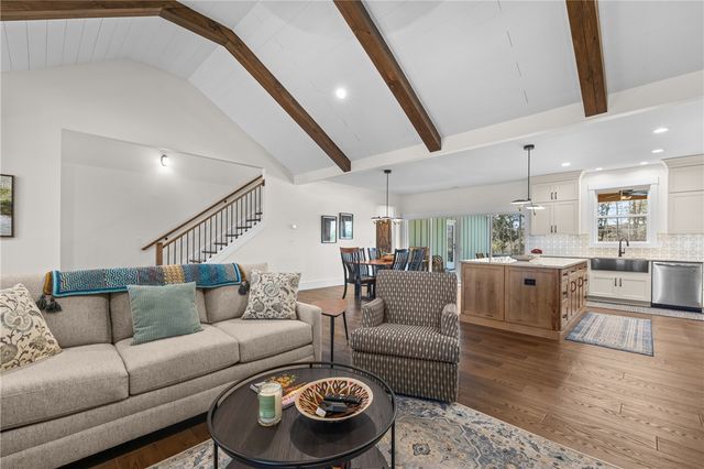 113 South Oak Pointe Drive, Seneca, SC 29672