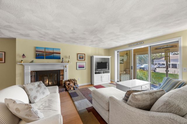 31 Highview Dr 31, Sandwich, MA 02563