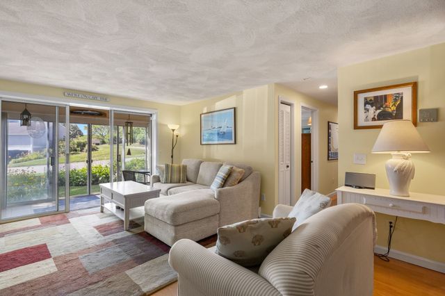 31 Highview Dr 31, Sandwich, MA 02563