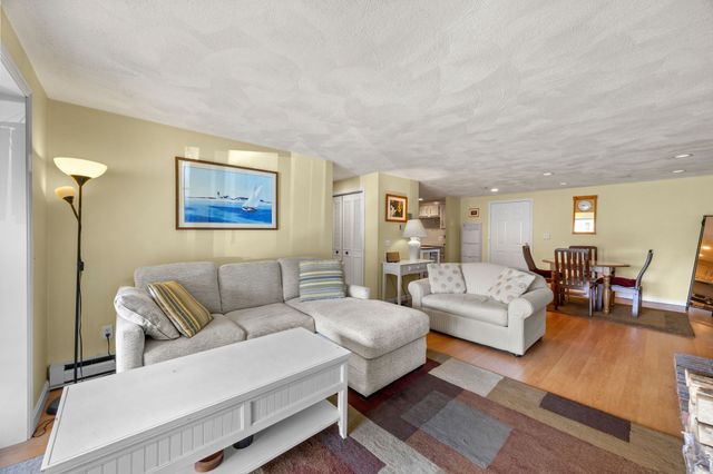 31 Highview Dr 31, Sandwich, MA 02563