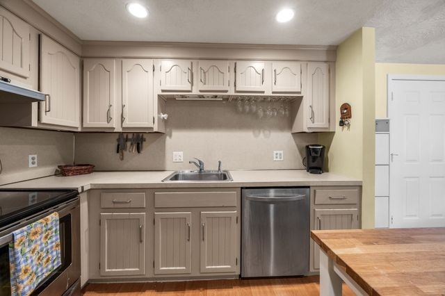 31 Highview Dr 31, Sandwich, MA 02563