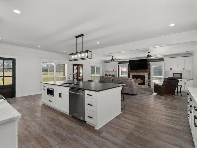 3288 US Hwy 79 S, Carthage, TX 75633