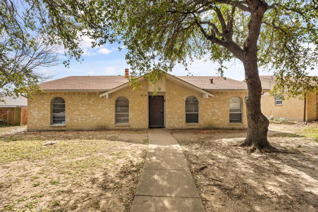 2918 Pinewood Drive, Garland, TX 75044