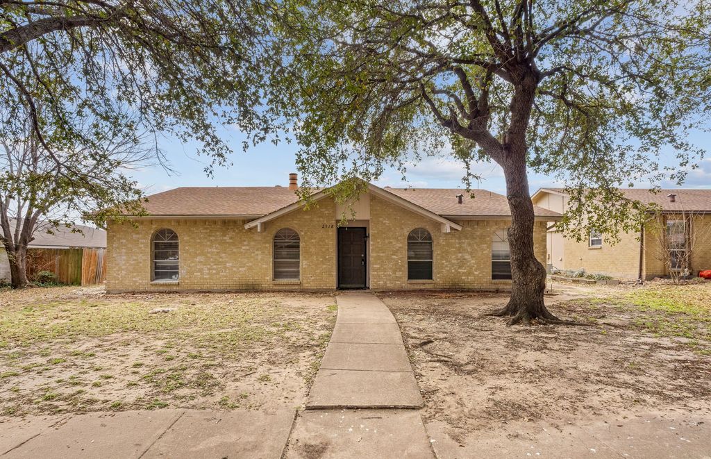 2918 Pinewood Drive, Garland, TX 75044