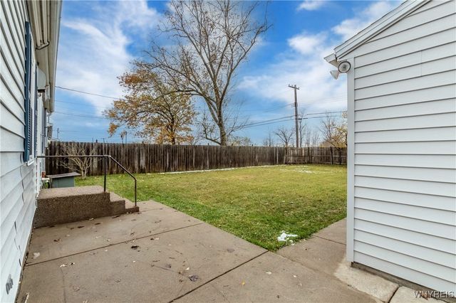 82 Penarrow Drive, Tonawanda, NY 14150