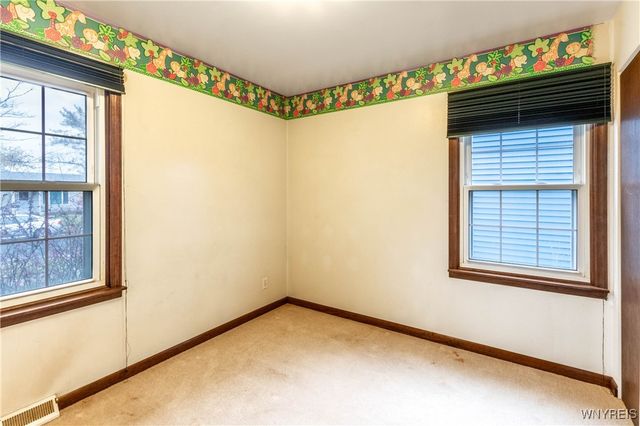 82 Penarrow Drive, Tonawanda, NY 14150