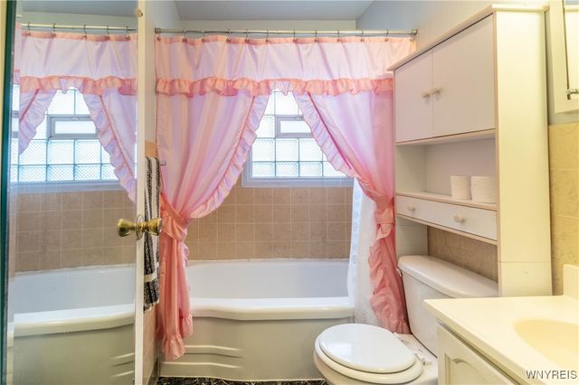 82 Penarrow Drive, Tonawanda, NY 14150