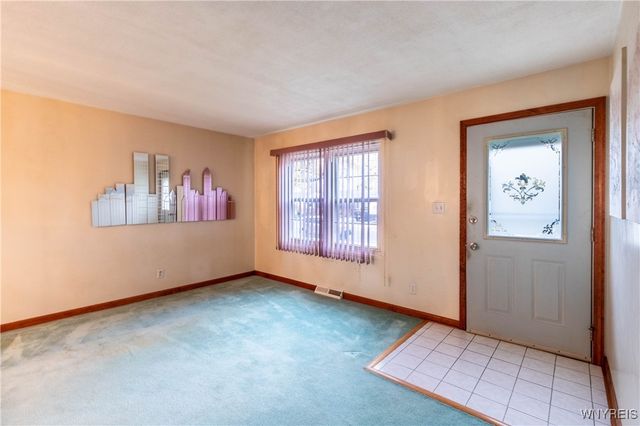 82 Penarrow Drive, Tonawanda, NY 14150