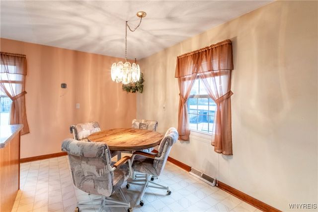 82 Penarrow Drive, Tonawanda, NY 14150