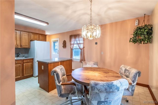 82 Penarrow Drive, Tonawanda, NY 14150