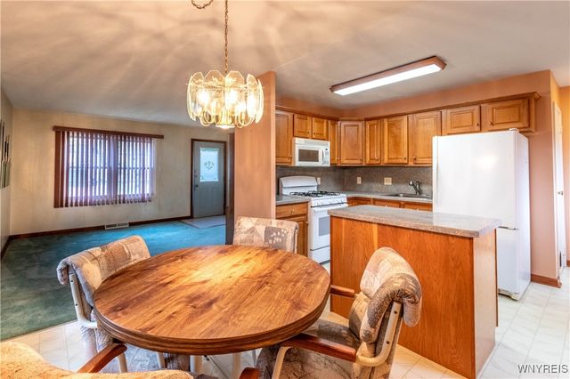 82 Penarrow Drive, Tonawanda, NY 14150