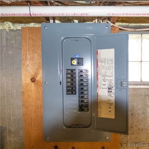 82 Penarrow Drive, Tonawanda, NY 14150